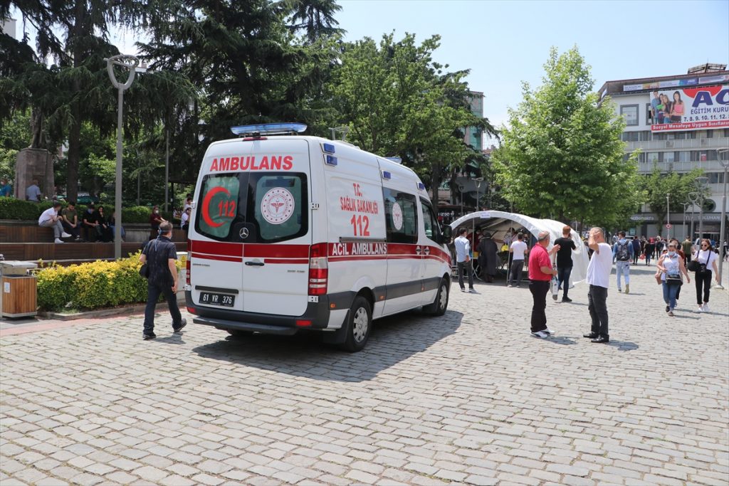 Trabzon meydanında mobil aşılama merkezi kuruldu