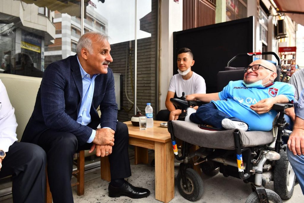 BAŞKAN ZORLUOĞLU MAHALLE ZİYARETLERİNE DEVAM EDİYOR