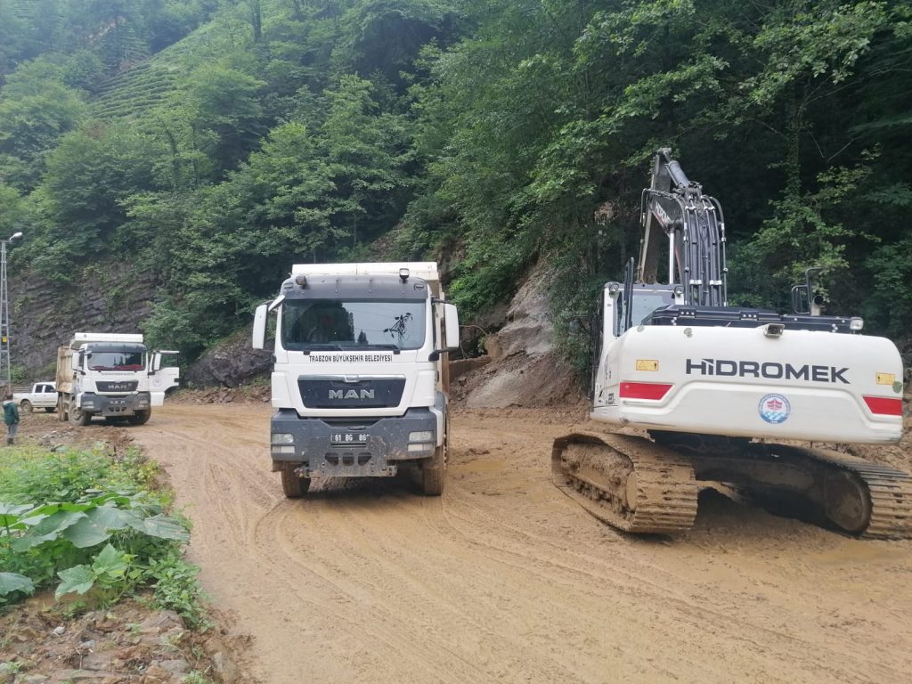 Trabzon Büyükşehir Belediyesi’nden Rize ve Artvin’deki sel bölgesine destek