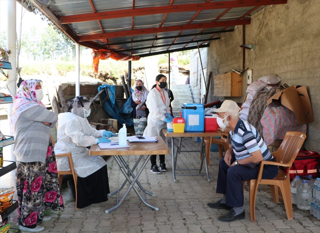 Trabzon’da yayladaki vatandaşlara Kovid-19 aşısı uygulandı