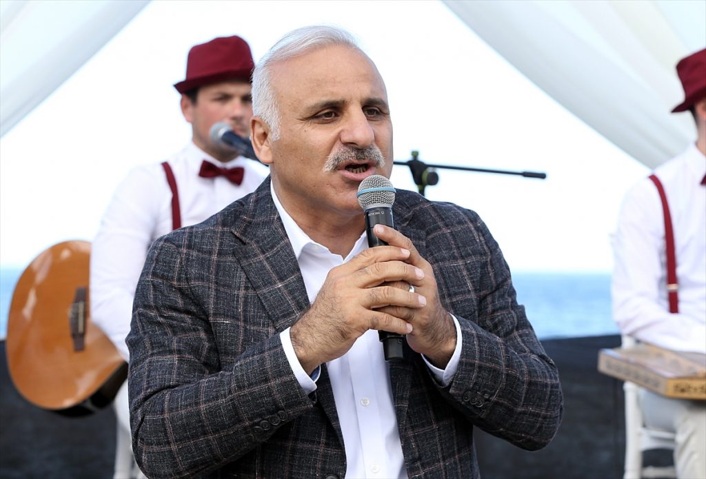 Trabzon’da 35 bin metrekarelik alanda düzenleme yapılan Yalıncak sahili hizmete açıldı