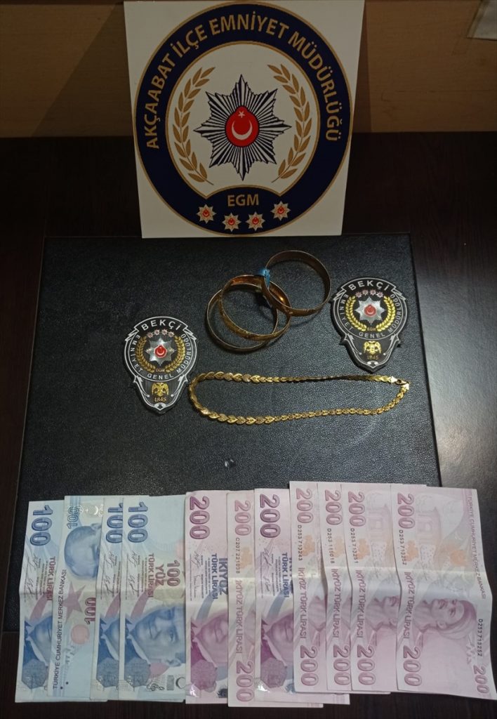 Trabzon’da kendisini polis olarak tanıtıp dolandırıcılık yapan zanlı yakalandı