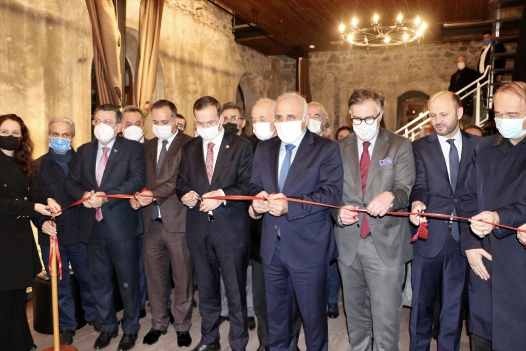 Trabzon’da “Bükreş, Doğu-Osmanlı Kalıbındaki Şehir Kolaj Sergisi” açıldı