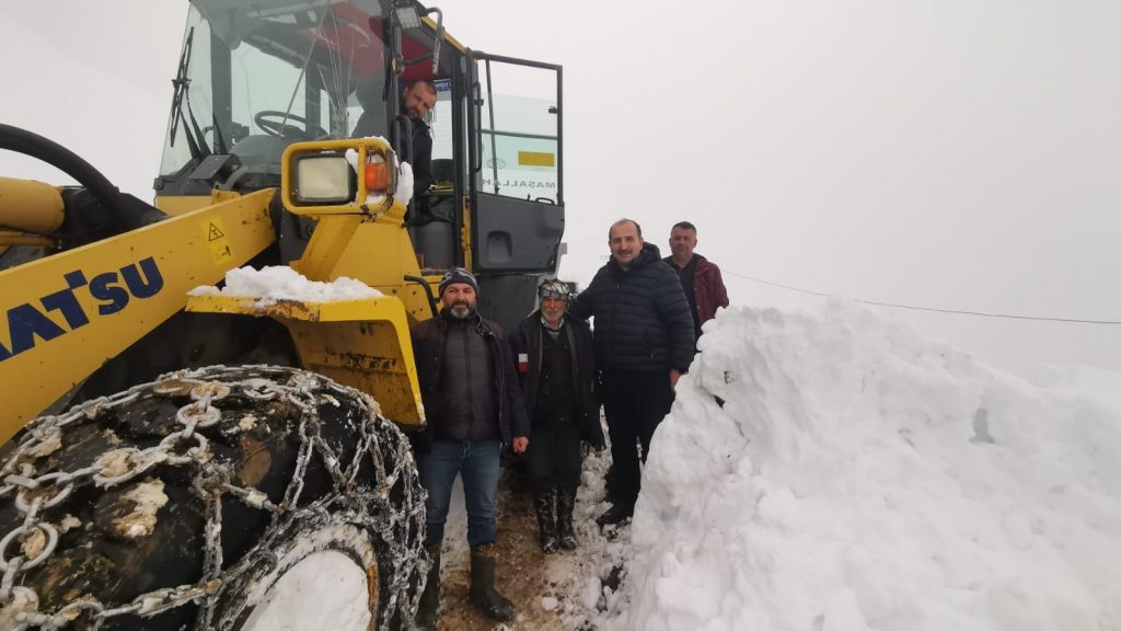 ARSİN’DE KAR KALINLIĞI 2 METREYE ULAŞTI