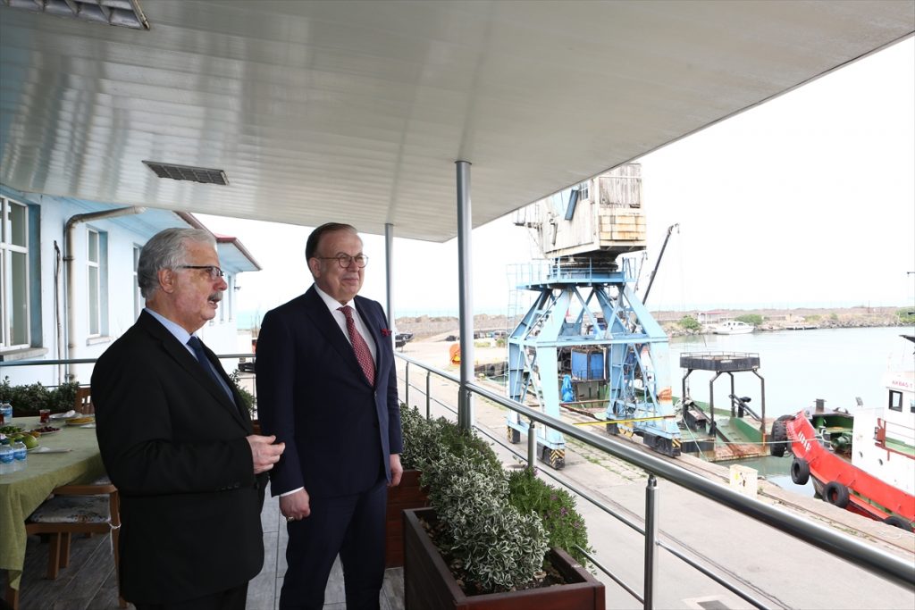 Emekli Tümamiral Cihat Yaycı’dan Trabzon Limanı’na ziyaret