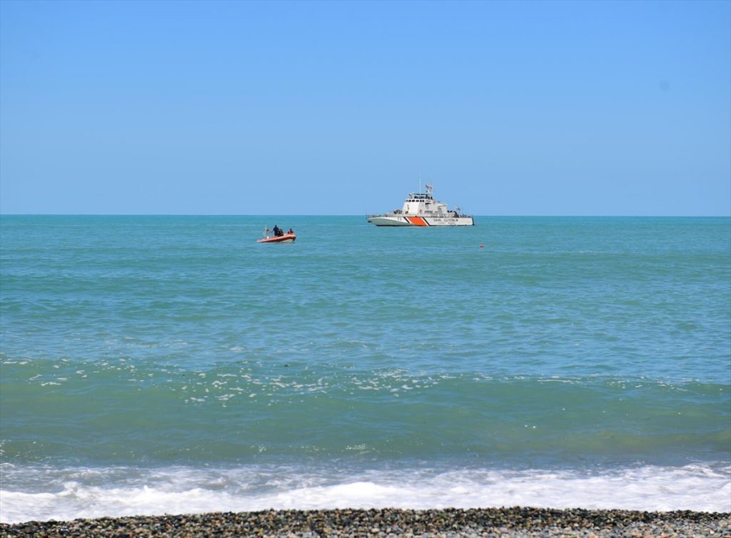 Trabzon’da denizde kaybolan genç aranıyor