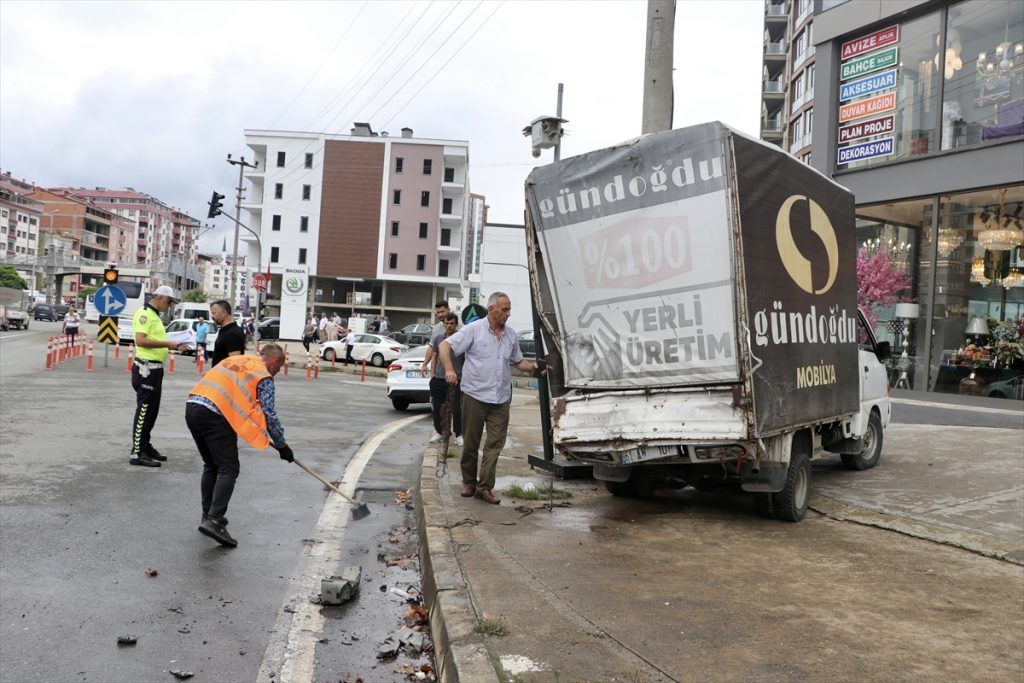 Trabzon’da yolcu otobüsünün neden olduğu kazada 5 kişi yaralandı