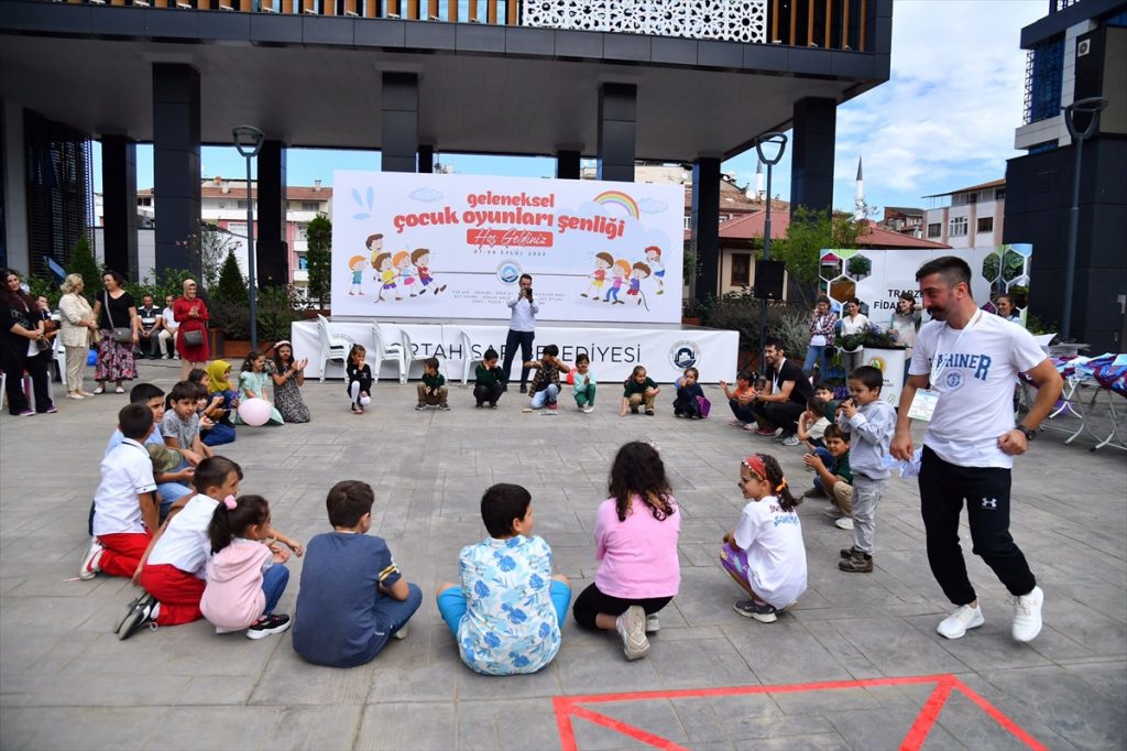 Trabzon’da ilkokula başlayan çocuklar için şenlik düzenlendi
