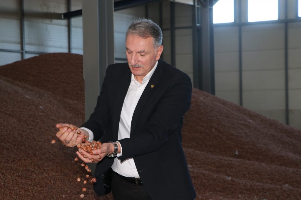 TMO Genel Müdürü Ahmet Güldal, Trabzon’da fındık alım merkezini ziyaret etti: