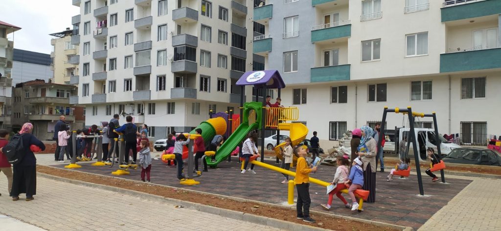 Arsin’de çocuk parkları kullanıma açıldı