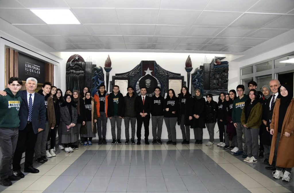 Almanya’da eğitim bursu kazanan Trabzonlu öğrencilere tebrik