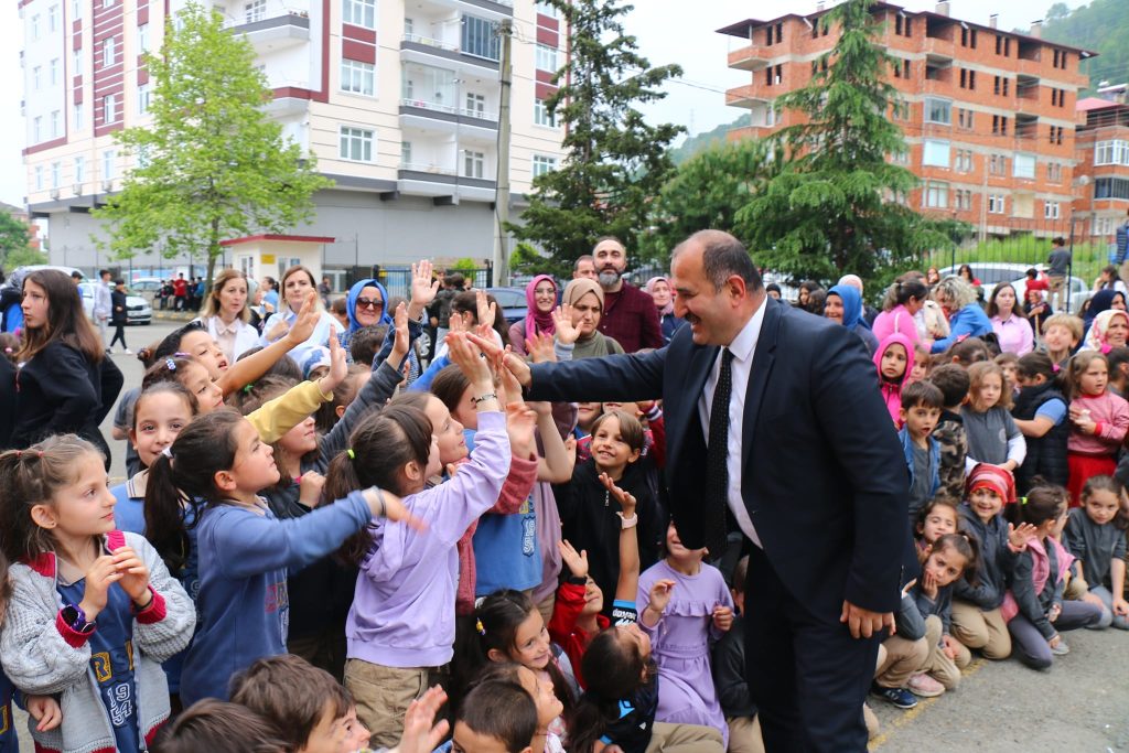 Geleceğimizin teminatı çocuklarımızın mutluluklarına ve heyecanlarına ortak olduk