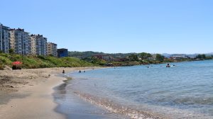 Yenilenen Arsin Belediyesi Halk Plajı hizmetine açılıldı