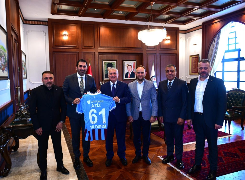Trabzonspor Kulübü yöneticilerinden Vali Yıldırım’a ziyaret