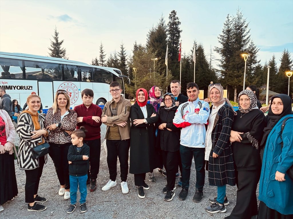 Trabzon’daki özel gereksinimli bireyler ve aileleri kampa katıldı