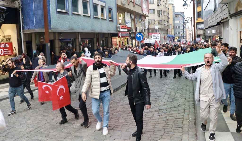 Trabzonspor taraftar derneklerinden Filistin’e destek yürüyüşü