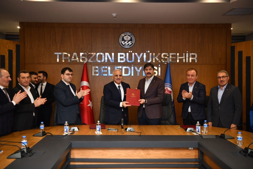 BAŞKAN ZORLUOĞLU’NDAN MEMURA ‘TAVAN’DAN DESTEK
