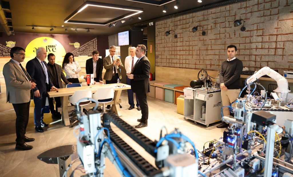 Trabzon heyeti, Mersin’de Model Fabrika ve Dış Ticaret İstihbarat Merkezi uygulamalarını inceledi