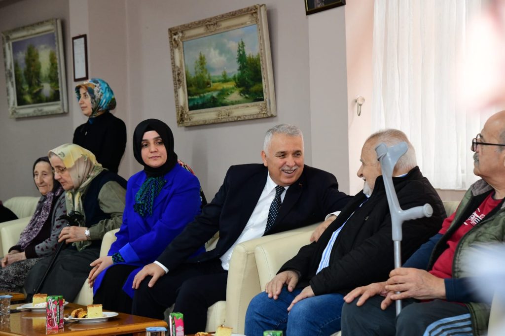 Vali Yıldırım Hastanede Tedavi Gören Hastaları Ziyaret Etti