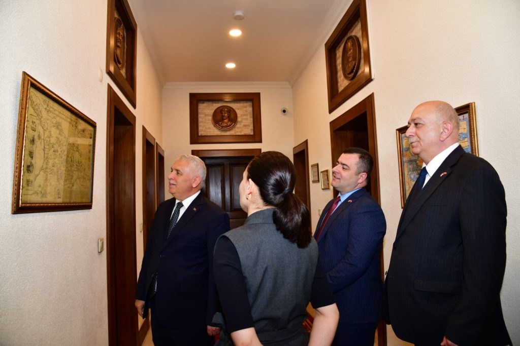 Vali Aziz Yıldırım, Gürcistan Trabzon Başkonsolosluğunu Ziyaret Etti
