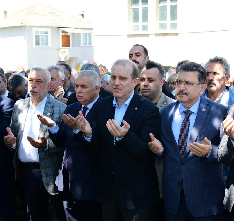 Vali Aziz Yıldırım, KTÜ Rektörü Prof.Dr. Hamdullah Çuvalcı’nın Annesinin Cenaze Namazına Katıldı