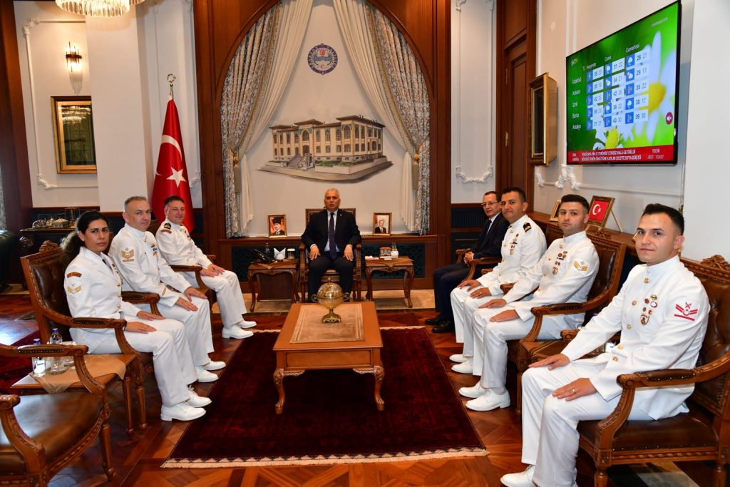 Sahil Güvenlik Doğu Karadeniz Grup Komutanı SG Binbaşı Aytaç Bayırlı ve Personeli, Vali Aziz Yıldırım’ı Ziyaret Etti