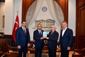 Ukrayna’nın Ankara Büyükelçisi Vasyl Bodnar, Vali Aziz Yıldırım’ı Ziyaret Etti