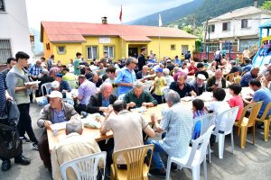 Vali Aziz Yıldırım, Şalpazarı İlçesindeki Keşkek Yemeğinin Pişirildiği Programa Katıldı