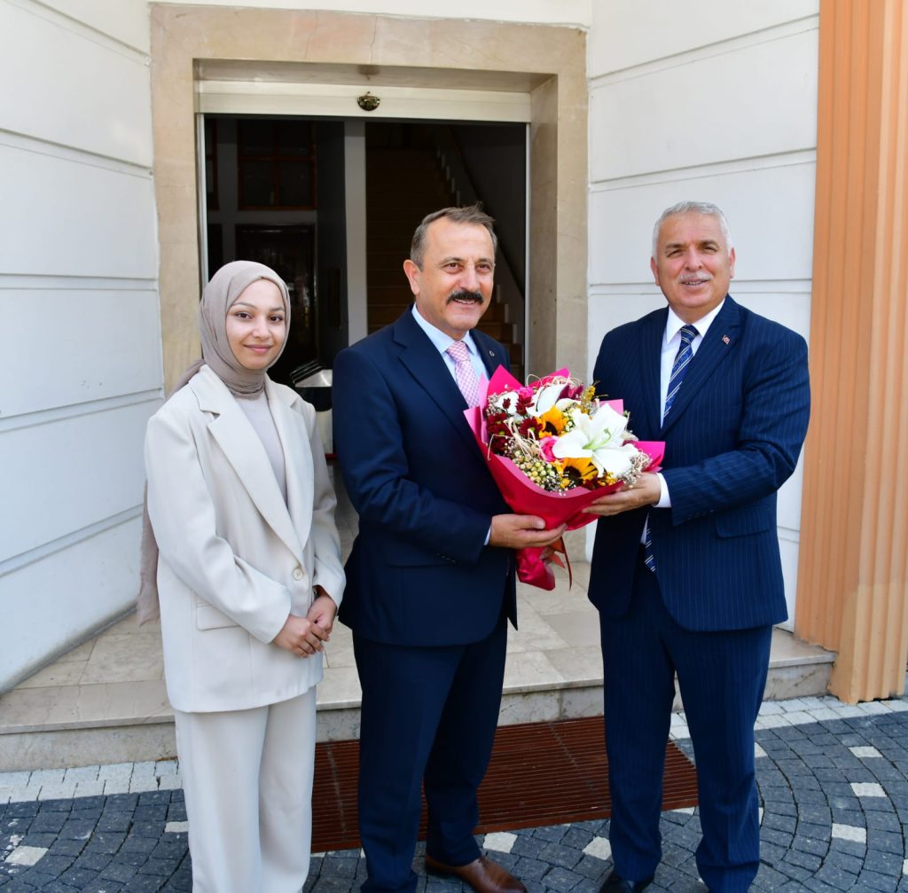 Vali Aziz Yıldırım, Vakfıkebir Belediyesini Ziyaret Etti