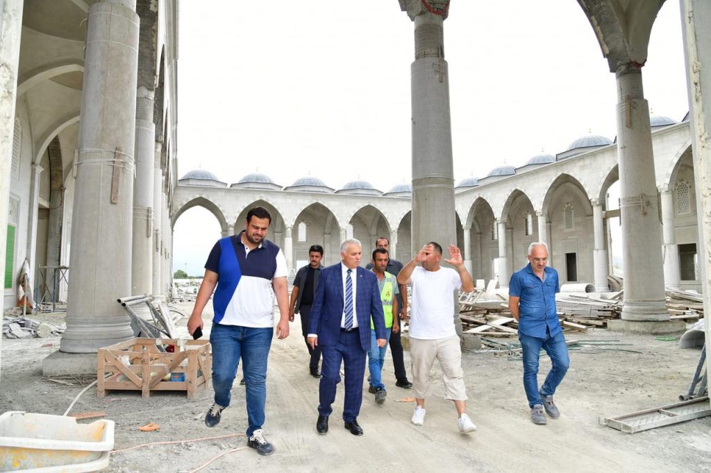 Vali Aziz Yıldırım, Pazarkapı Mahallesi’nde Yapımı Devam Eden Camii İnşaatında İncelemelerde Bulundu