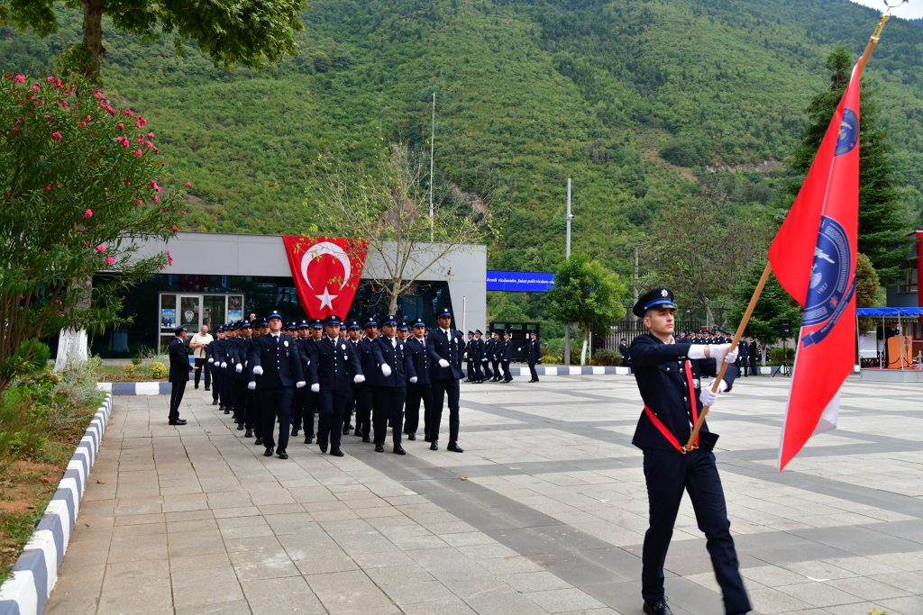 Trabzon Şehit Meriç Alemdar Polis Meslek Eğitim Merkezi 30. Dönem Mezunlarını Verdi