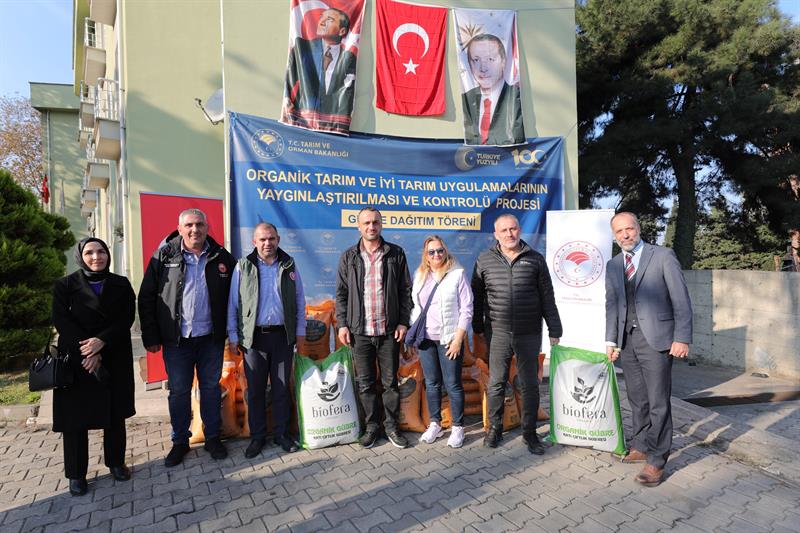 Trabzon’da, Fındıkta İyi Tarım Uygulamaları Projesi Kapsamında Organik Gübre Dağıtıldı