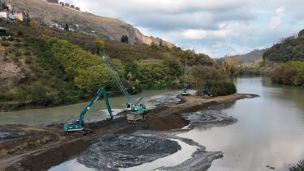 Trabzon Sera Gölü’nde Temizlik Çalışmaları Devam Ediyor