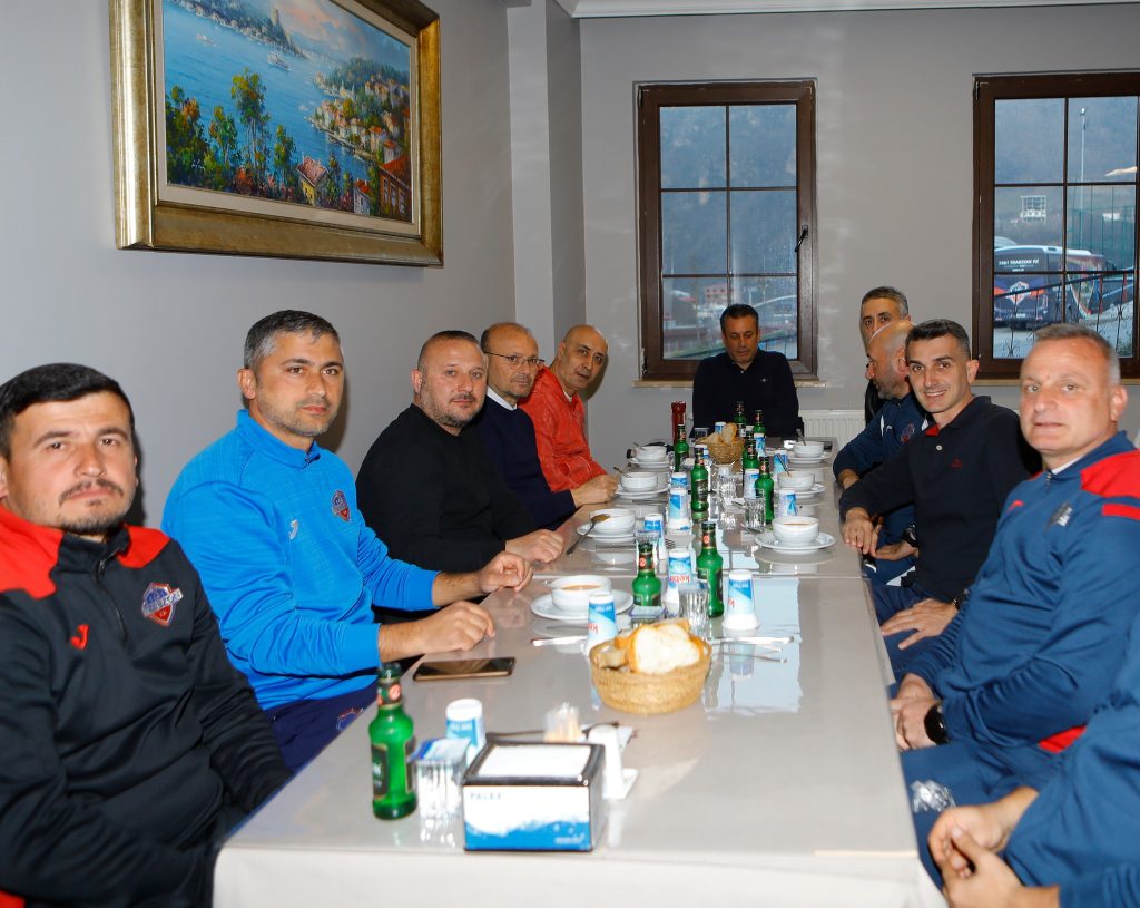 Başkan Hekimoğlu Şampiyon U14 Takımı ile yemekte bir araya geldi