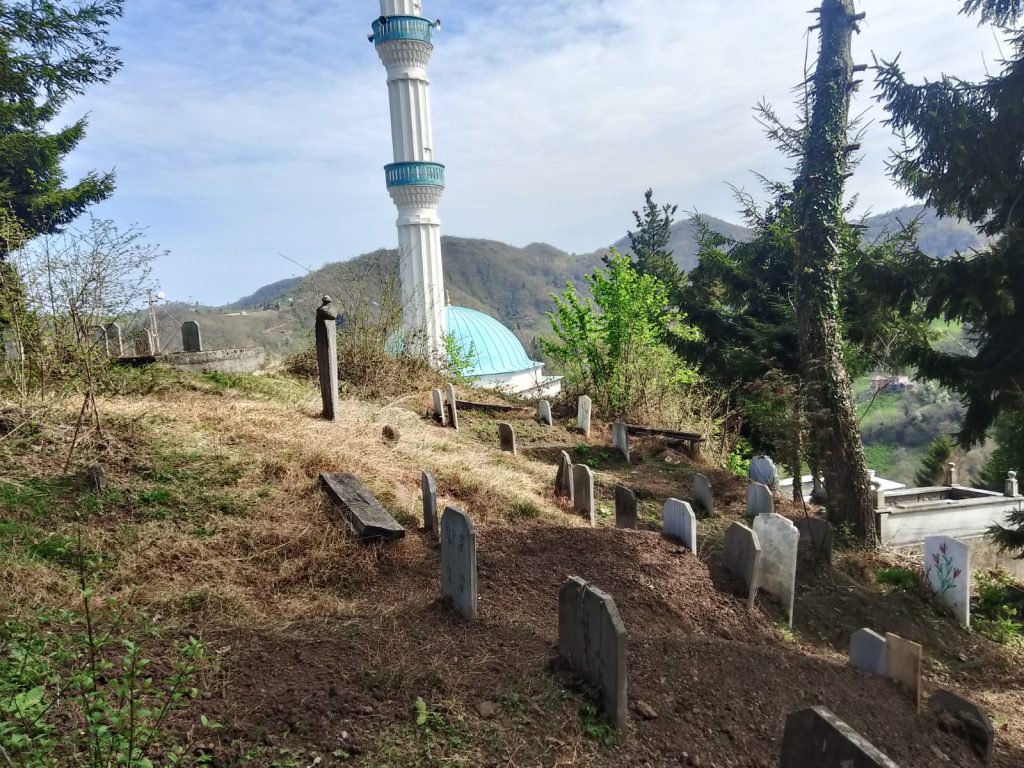Trabzon’da Mezarlıklar Bayrama Hazır