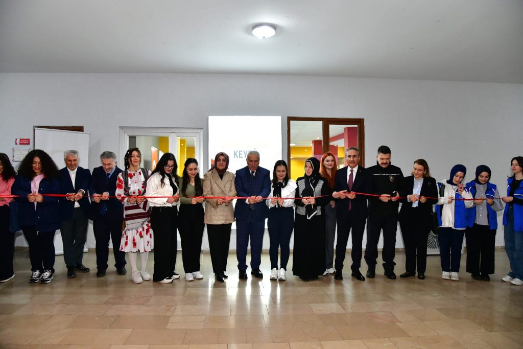 Vali Aziz Yıldırım, Öğrencilerle İftar Programında Buluştu