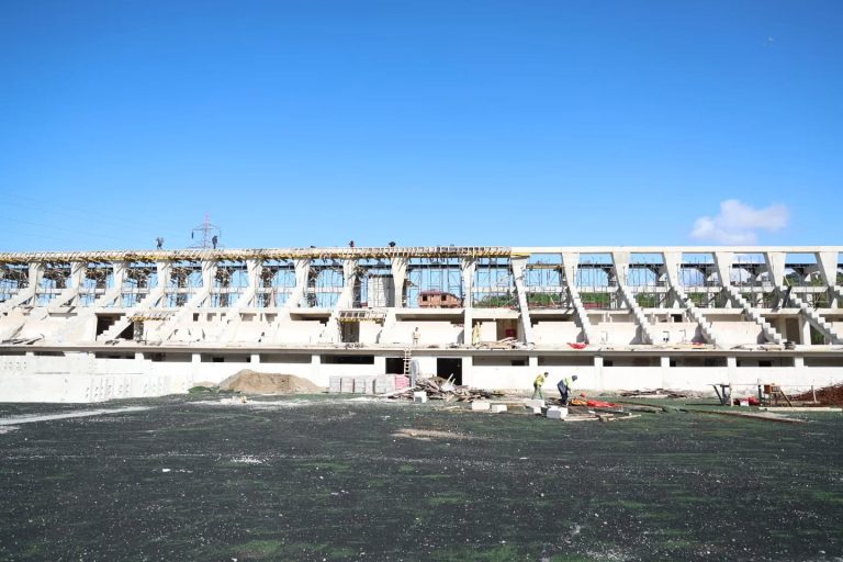 Arsin ve Araklı’da ilçe stadyumu çalışmaları devam ediyor