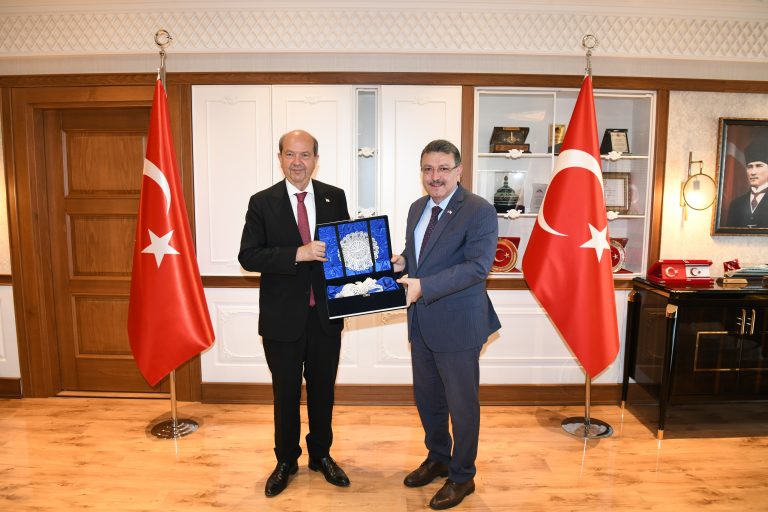 Cumhurbaşkanı Ersin Tatar, Başkan Genç’i Ziyaret Etti