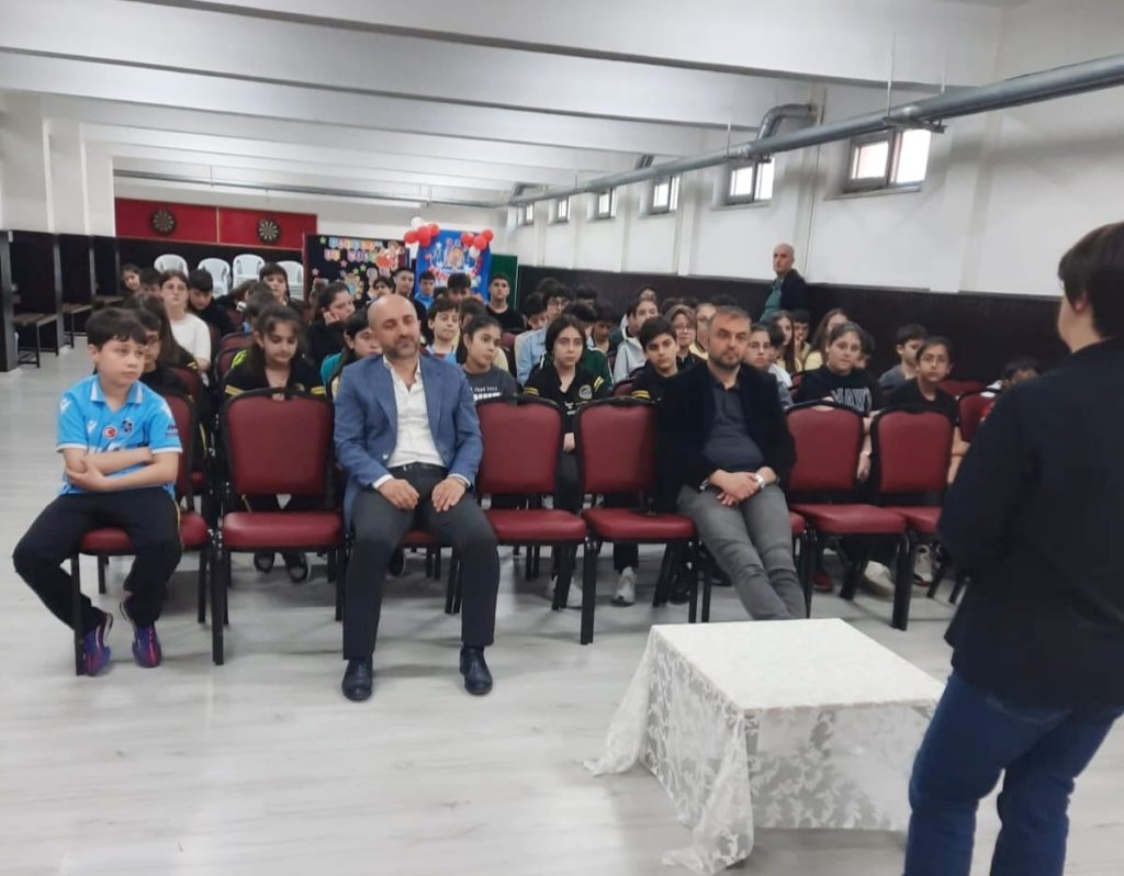 TTSO, ortaokul öğrencilerine mesleki eğitimin önemini anlatıyor