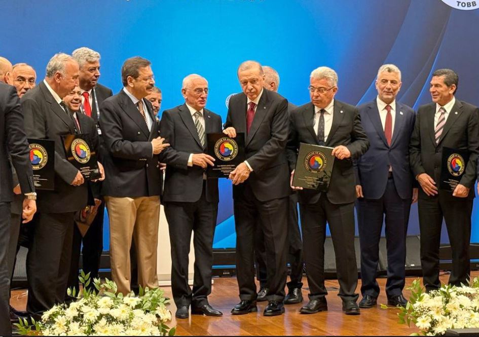 TOBB Hizmet Şeref Belgesi ve Plaket Takdim Töreni yapıldı