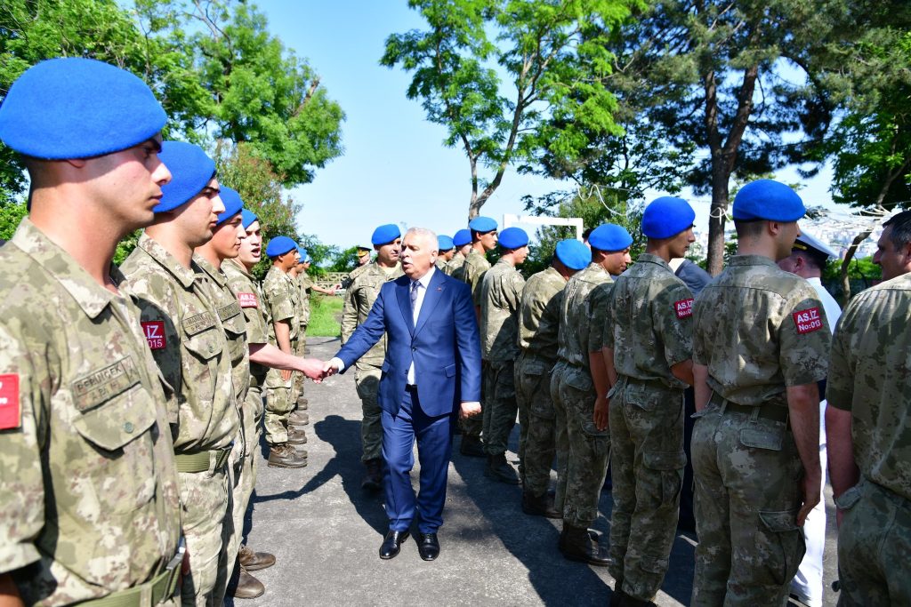 Vali Aziz Yıldırım, 17. Tugay Komutanlığı Personeliyle Bayramlaştı