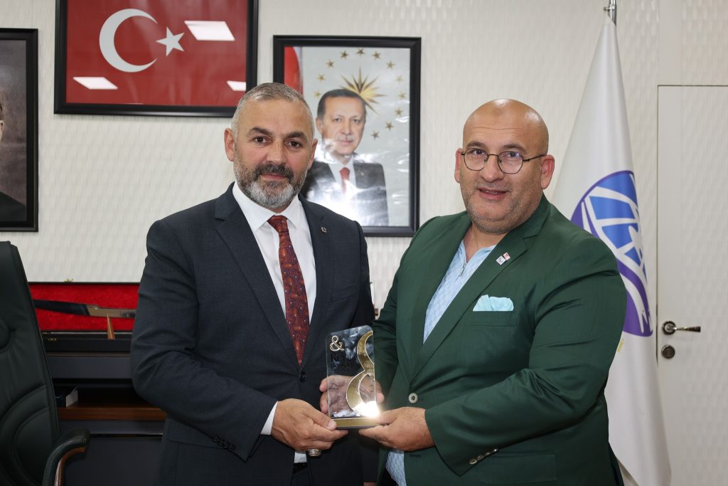 Başkan Bilgin’e Yılın Başarılı Belediye Başkanı Ödülü