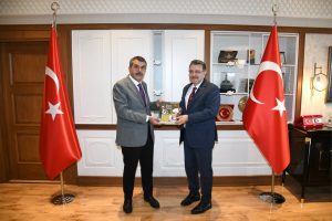 Bakan Yusuf Tekin Büyükşehir Belediyesi’ni Ziyaret Etti