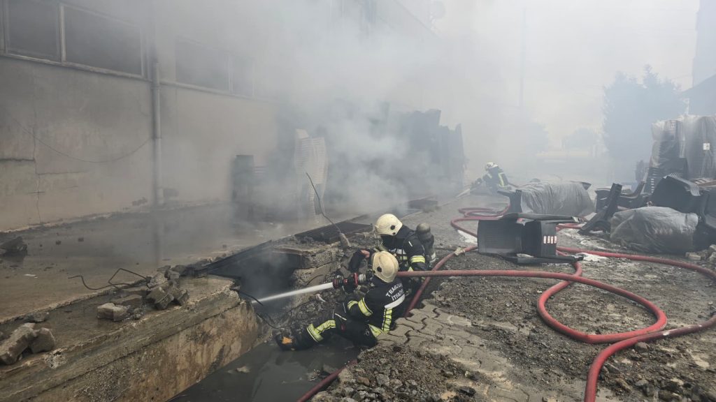 Trabzon’da Avm’de Çıkan Yangın Kontrol Altına Alındı