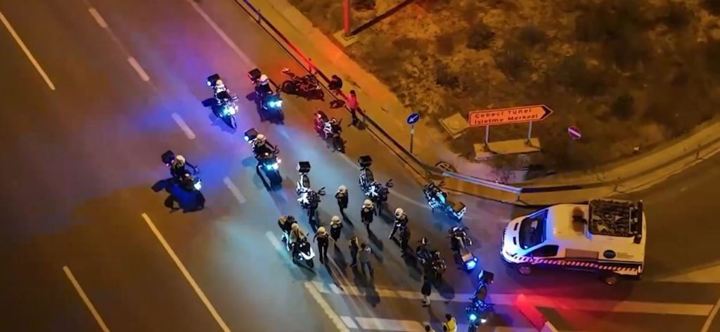 Bakan Yerlikaya: “Trafik Güvenliğini Tehlikeye Atan 17 Motosiklet Sürücüsü Polisimizden Kaçamadı”