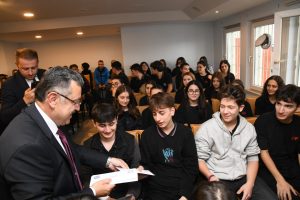 Büyükşehir’den 10 Bin Öğrenciye Dijital Eğitim Desteği