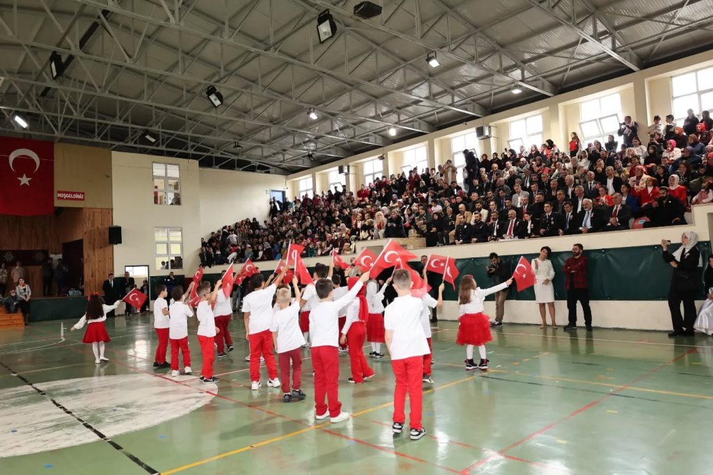 Arsin’de Cumhuriyetimizin 102. Yılı Coşkuyla Kutlandı