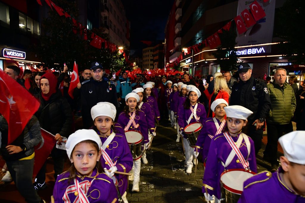 Vali Aziz Yıldırım Fener Alayına Katıldı