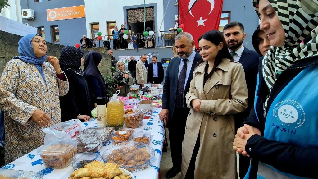 Kaymakam ve Başkan Kermeste Bir Araya Geldi