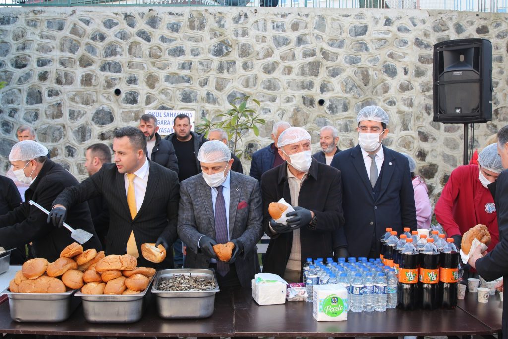 Üniversitede Hamsi Şöleni Düzenlendi